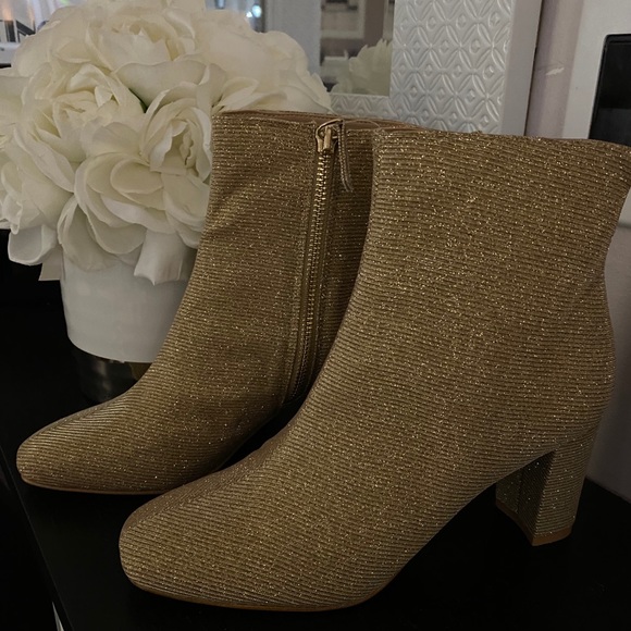 RARE!! FP ✌🏽FREE PEOPLE ✖️ Beautiful Heeled Gold Glittery Booties BNIB!! - Picture 5 of 7